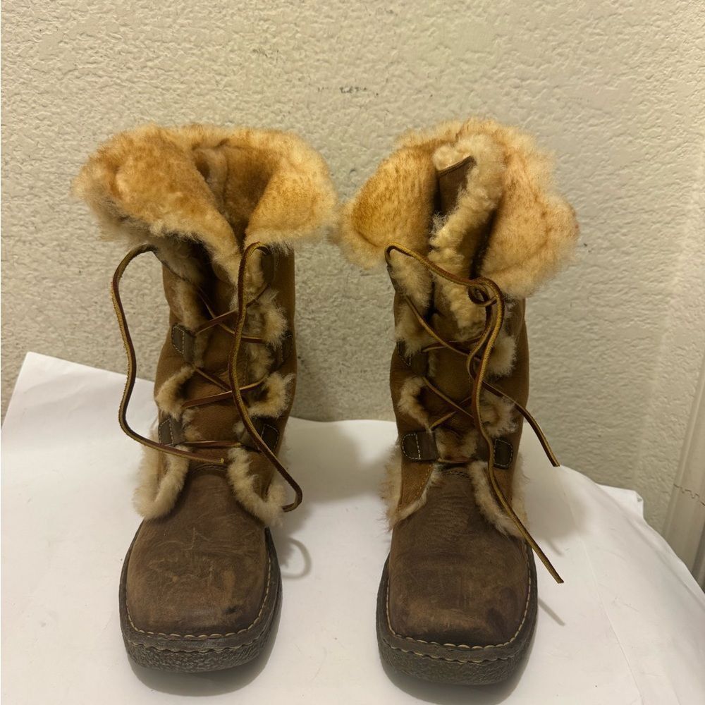 Born Tan Shearling Lined Footwear size 8/39